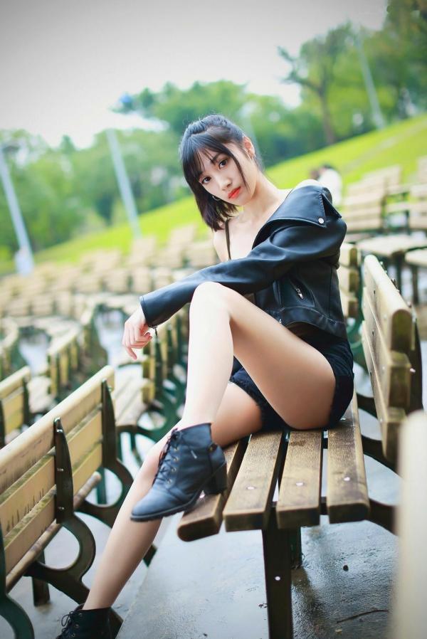 段璟乐 段乐乐  台湾正妹璟乐（段璟乐）大安森林公园时尚写真：都市清新、酷帅高冷女神街拍风格第34张图片