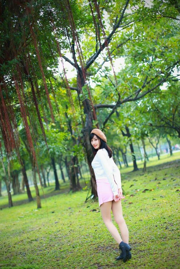 段璟乐 段乐乐  台湾正妹璟乐（段璟乐）大安森林公园时尚写真：都市清新、酷帅高冷女神街拍风格第37张图片
