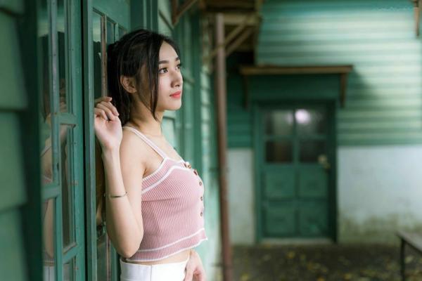 段璟乐 段乐乐  台湾正妹段璟乐：花博公园高清街拍写真，百变女神清纯与性感并存第1张图片