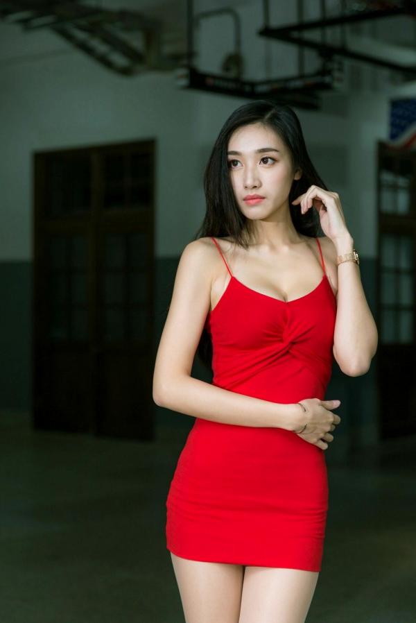 段璟乐 段乐乐  台湾正妹段璟乐：花博公园高清街拍写真，百变女神清纯与性感并存第17张图片
