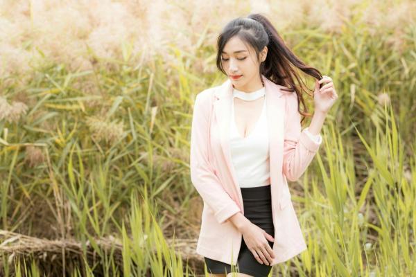段璟乐 段乐乐  台湾正妹段璟乐：花博公园高清街拍写真，百变女神清纯与性感并存第34张图片