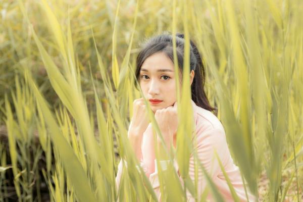 段璟乐 段乐乐  台湾正妹段璟乐：花博公园高清街拍写真，百变女神清纯与性感并存第35张图片