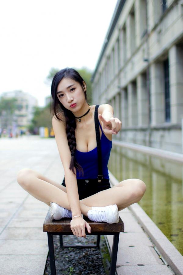 段璟乐 段乐乐  台湾正妹段璟乐松烟时装外拍：修身红裙性感街拍与百变私服写真集[32P]第30张图片