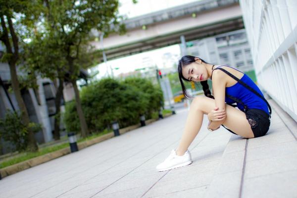 段璟乐 段乐乐  台湾正妹段璟乐松烟时装外拍：修身红裙性感街拍与百变私服写真集[32P]第31张图片