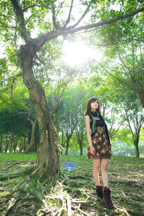 张允霏 张凯洁  台湾美女张凯洁果子MM四四南村大安森林公园清新外拍写真，治愈系自然风街拍第1张图片