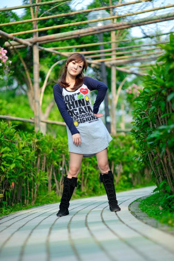 张允霏 张凯洁  台湾美女张凯洁果子MM四四南村大安森林公园清新外拍写真，治愈系自然风街拍第22张图片
