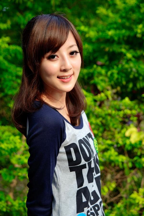 张允霏 张凯洁  台湾美女张凯洁果子MM四四南村大安森林公园清新外拍写真，治愈系自然风街拍第25张图片