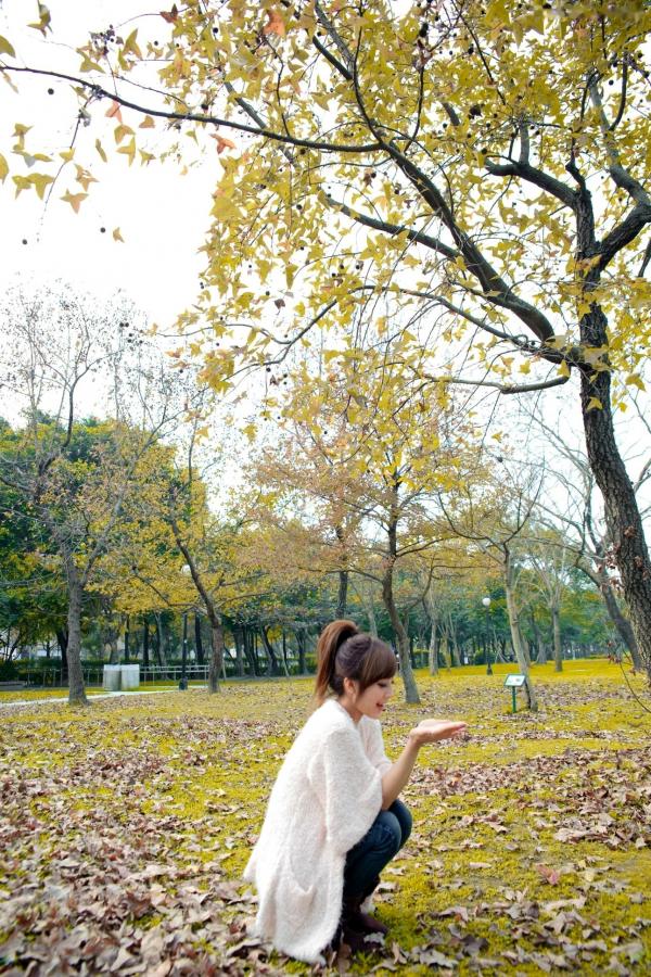 张允霏 张凯洁  台湾美女张凯洁果子MM四四南村大安森林公园清新外拍写真，治愈系自然风街拍第32张图片