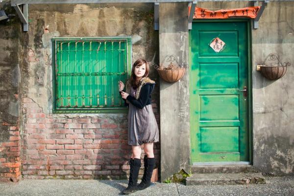 张允霏 张凯洁  台湾美女张凯洁果子MM四四南村大安森林公园清新外拍写真，治愈系自然风街拍第45张图片