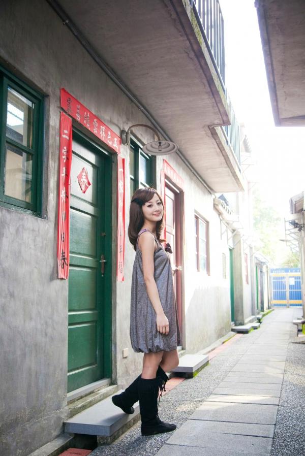 张允霏 张凯洁  台湾美女张凯洁果子MM四四南村大安森林公园清新外拍写真，治愈系自然风街拍第47张图片
