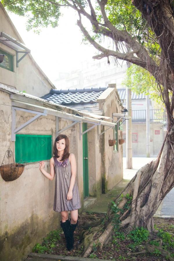 张允霏 张凯洁  台湾美女张凯洁果子MM四四南村大安森林公园清新外拍写真，治愈系自然风街拍第49张图片