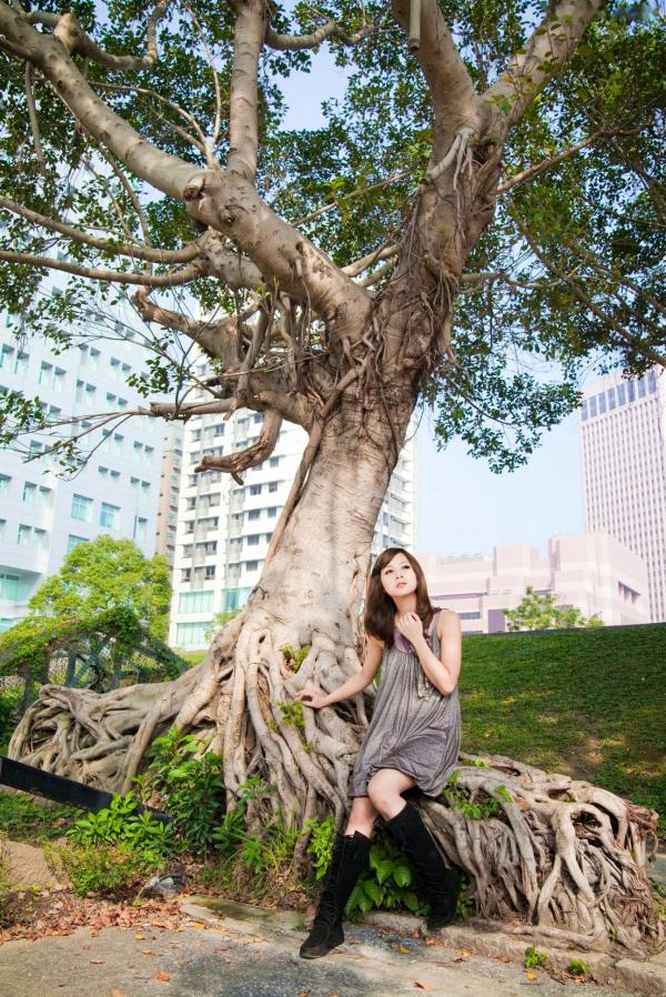 张允霏 张凯洁  台湾美女张凯洁果子MM四四南村大安森林公园清新外拍写真，治愈系自然风街拍第50张图片