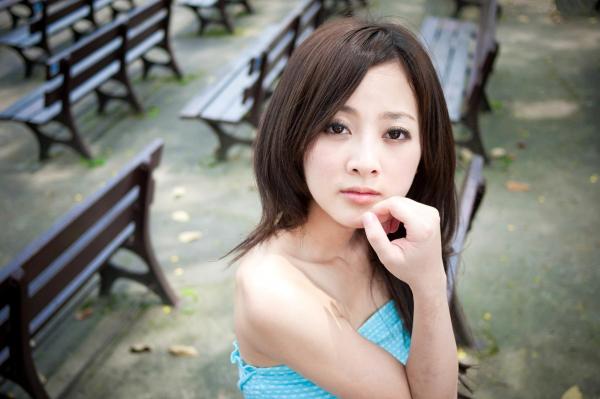 张允霏 张凯洁  台湾正妹张允霏果子MM：228公园户外街拍写真，清新运动风造型，展现青春校园活力感第21张图片