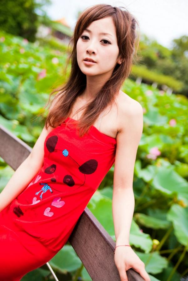 张允霏 张凯洁  台湾正妹张凯洁（果子MM）户外街拍写真，西门町与植物园清新元气私房视觉第51张图片