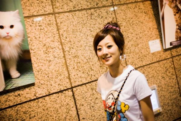 张允霏 张凯洁  台湾正妹张凯洁（果子MM）户外街拍写真，西门町与植物园清新元气私房视觉第67张图片