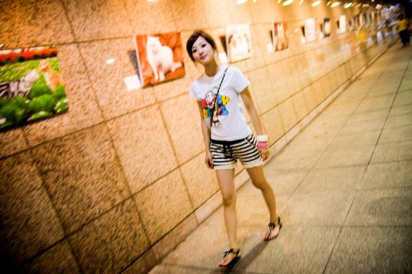 张允霏 张凯洁  台湾正妹张凯洁（果子MM）户外街拍写真，西门町与植物园清新元气私房视觉第70张图片