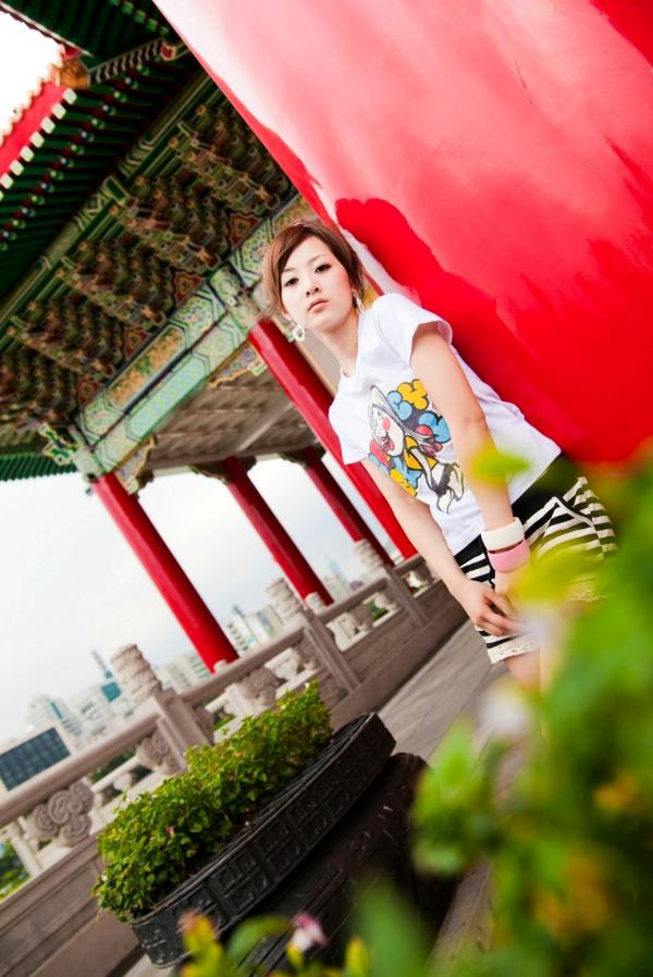 张允霏 张凯洁  台湾正妹张凯洁（果子MM）户外街拍写真，西门町与植物园清新元气私房视觉第82张图片