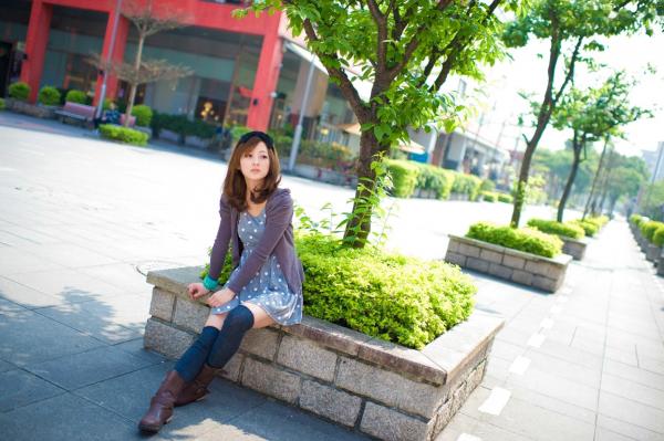 张允霏 张凯洁  台湾正妹张允霏《城市漫游》户外甜美写真，清新少女优雅漫步都市街头第1张图片