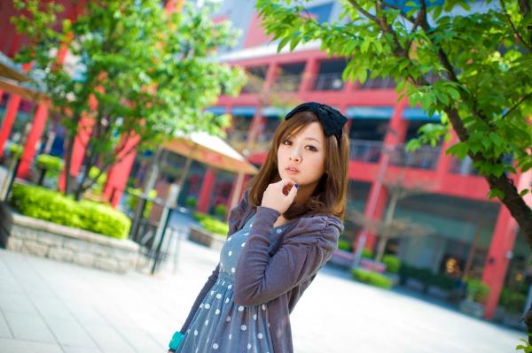 张允霏 张凯洁  台湾正妹张允霏《城市漫游》户外甜美写真，清新少女优雅漫步都市街头第3张图片
