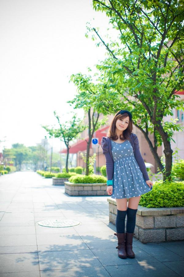 张允霏 张凯洁  台湾正妹张允霏《城市漫游》户外甜美写真，清新少女优雅漫步都市街头第5张图片