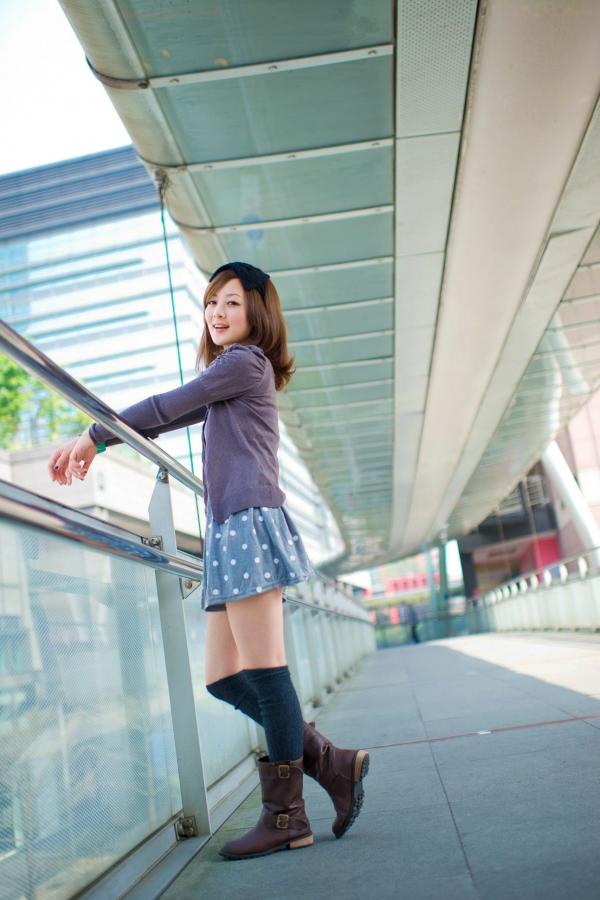 张允霏 张凯洁  台湾正妹张允霏《城市漫游》户外甜美写真，清新少女优雅漫步都市街头第13张图片