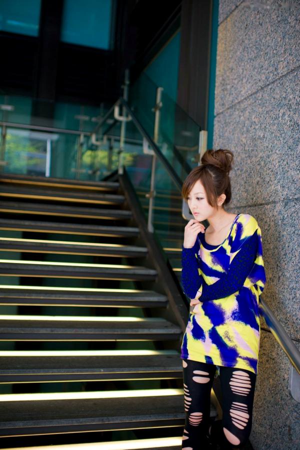 张允霏 张凯洁  台湾正妹张允霏《城市漫游》户外甜美写真，清新少女优雅漫步都市街头第20张图片
