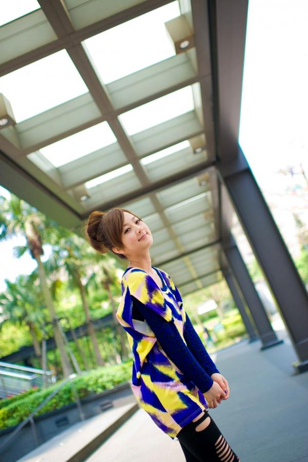 张允霏 张凯洁  台湾正妹张允霏《城市漫游》户外甜美写真，清新少女优雅漫步都市街头第37张图片