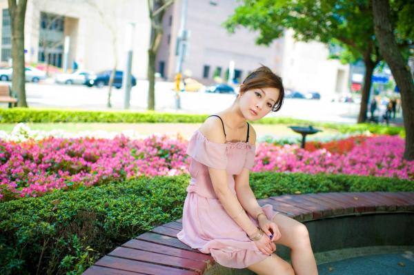 张允霏 张凯洁  台湾正妹张允霏《城市漫游》户外甜美写真，清新少女优雅漫步都市街头第47张图片