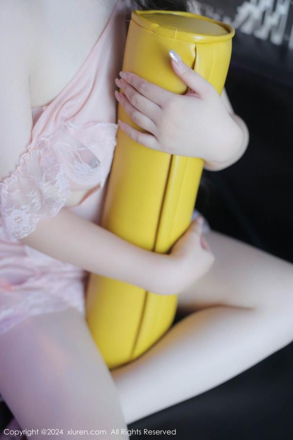 刘一艳 刘紫妍  [XiuRen]高清写真图 2024.08.19 No.9034 潘多拉哦 美腿妩媚第32张图片
