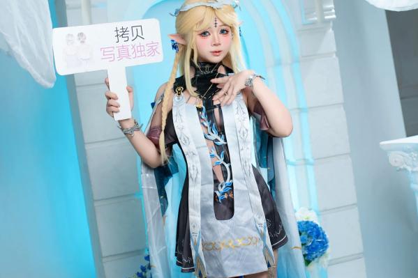 妍妍Yanyan   YanYan (ヤンヤン) - 《鸣潮》卡米尔Cartethyia精致角色扮演，精灵灵动气质与性感私房美图 [70P]第19张图片