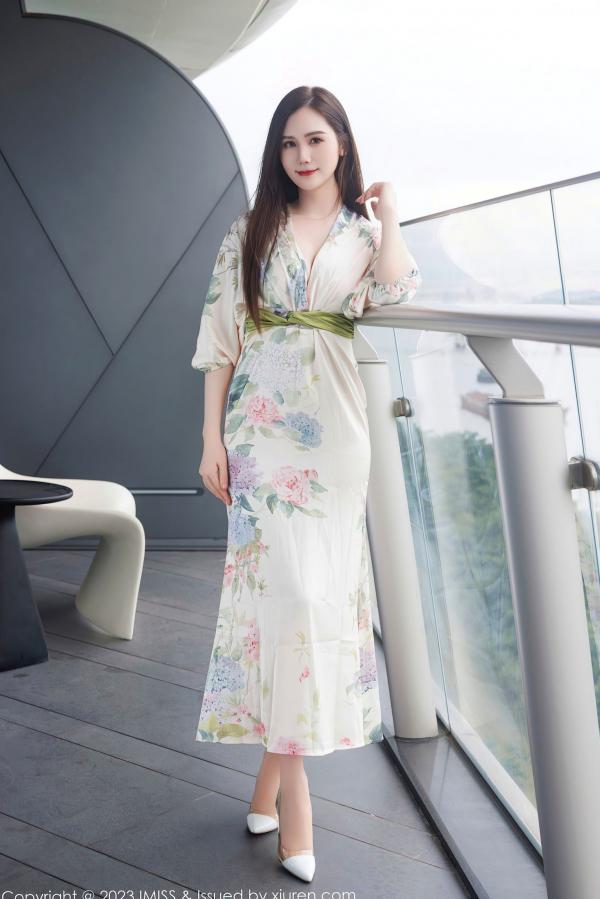 SISY思   IMiss爱蜜社-745-SISY思-清新白色印花短裙私房照-气质女神性感诱惑丝袜大尺度套图-2023.08.28第3张图片