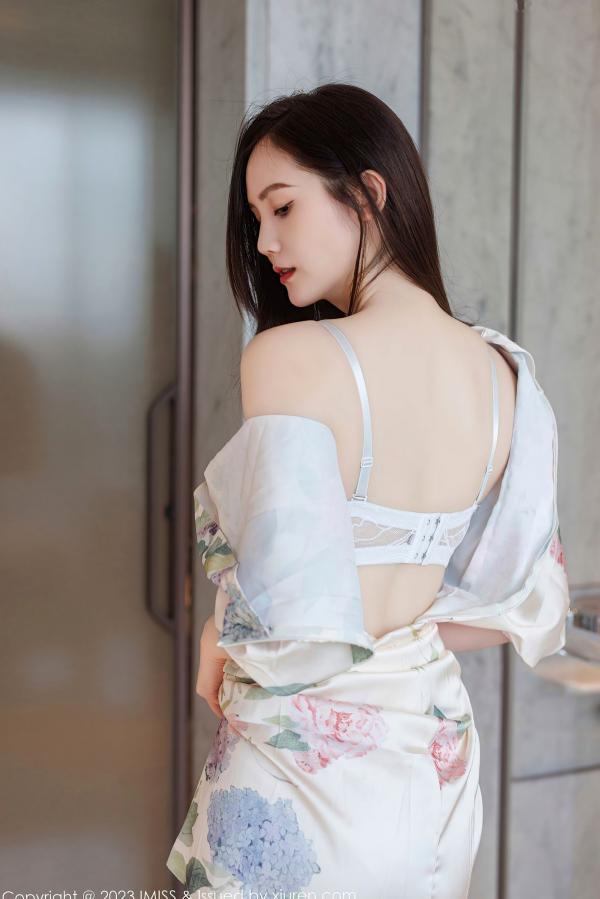 SISY思   IMiss爱蜜社-745-SISY思-清新白色印花短裙私房照-气质女神性感诱惑丝袜大尺度套图-2023.08.28第15张图片