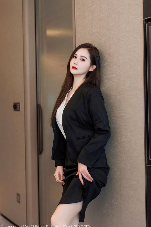 SISY思   IMiss爱蜜社739期：SISY思，职场OL知性魅力与纯白内衣私房写真，演绎优雅制服诱惑第5张图片