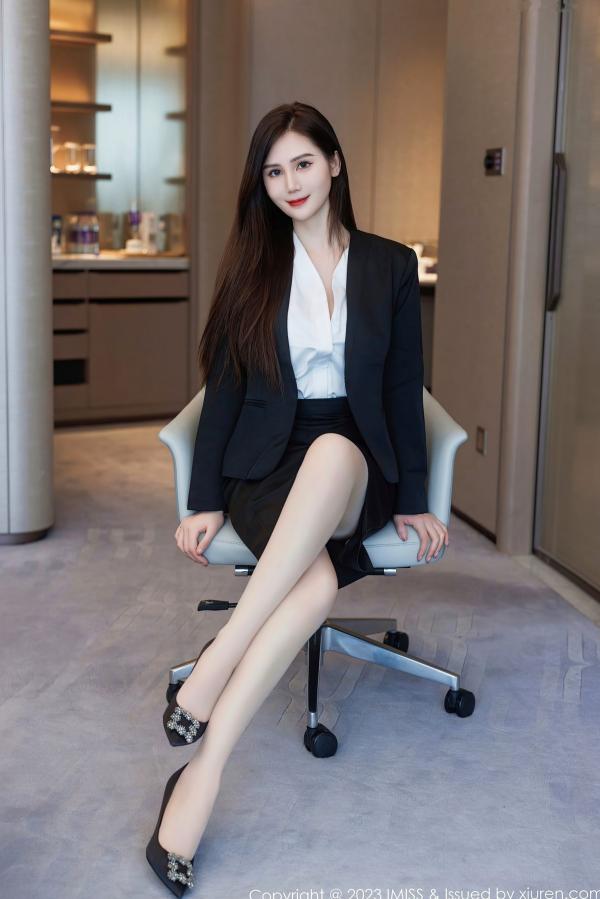 SISY思   IMiss爱蜜社739期：SISY思，职场OL知性魅力与纯白内衣私房写真，演绎优雅制服诱惑第8张图片