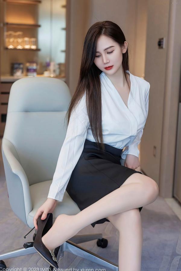 SISY思   IMiss爱蜜社739期：SISY思，职场OL知性魅力与纯白内衣私房写真，演绎优雅制服诱惑第13张图片