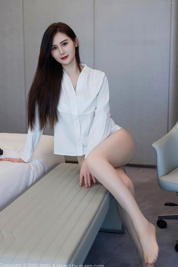 SISY思   IMiss爱蜜社739期：SISY思，职场OL知性魅力与纯白内衣私房写真，演绎优雅制服诱惑第19张图片