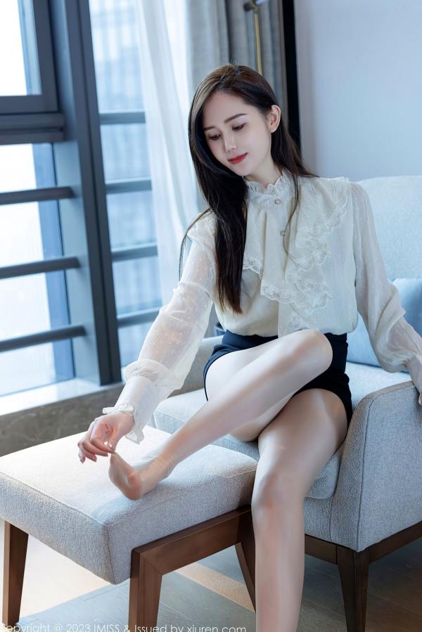 SISY思   IMiss爱蜜社-722-Sisy思-白衬衫黑短裙与红色内衣私房照-性感诱惑美腿写真-2023.03.13第10张图片