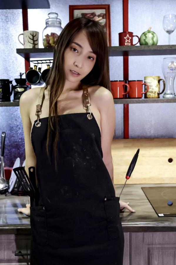 刘思妤   JVID神正长腿女神VINA突发外流篇：复古私房与浴室大尺度性感美腿诱惑写真第95张图片