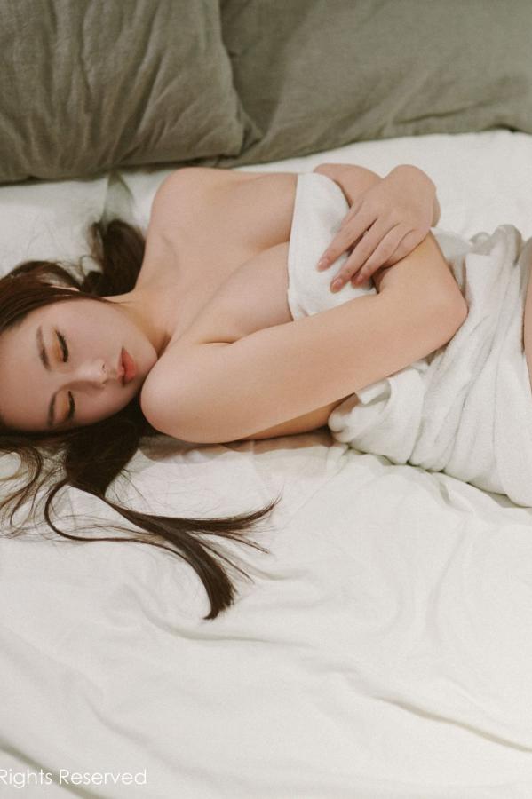 娜露Selena  娜露Selena私房魅惑 白色睡衣近乎透视第51张图片