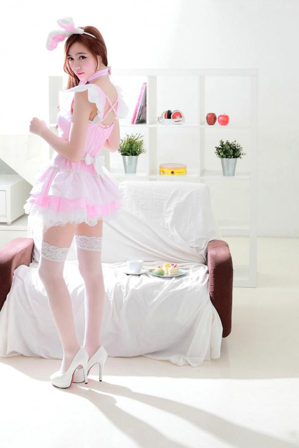 蘇小立 苏小立  台湾正妹苏小立：娇俏女仆兔女郎装与优雅抹胸礼服写真，清纯甜美与性感风情完美交织，展现百变女神气质[53P]第16张图片