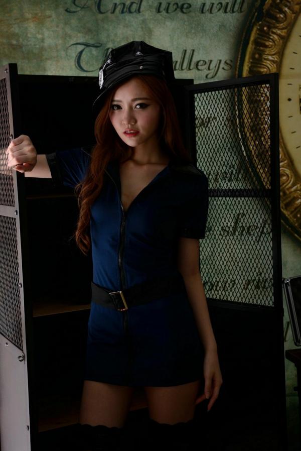 蘇小立 苏小立  台湾正妹_苏小立 - 女警制服诱惑棚拍写真：冷艳女神性感丝袜美腿大尺度私房照第23张图片