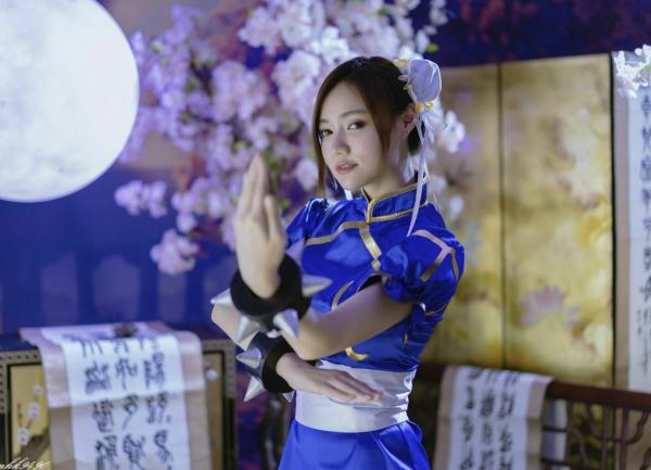 蘇小立 苏小立  台湾正妹苏小立《春丽》Cosplay写真集，经典格斗角色扮演，蓝旗袍丝袜美腿秀，傲娇清纯女神第8张图片