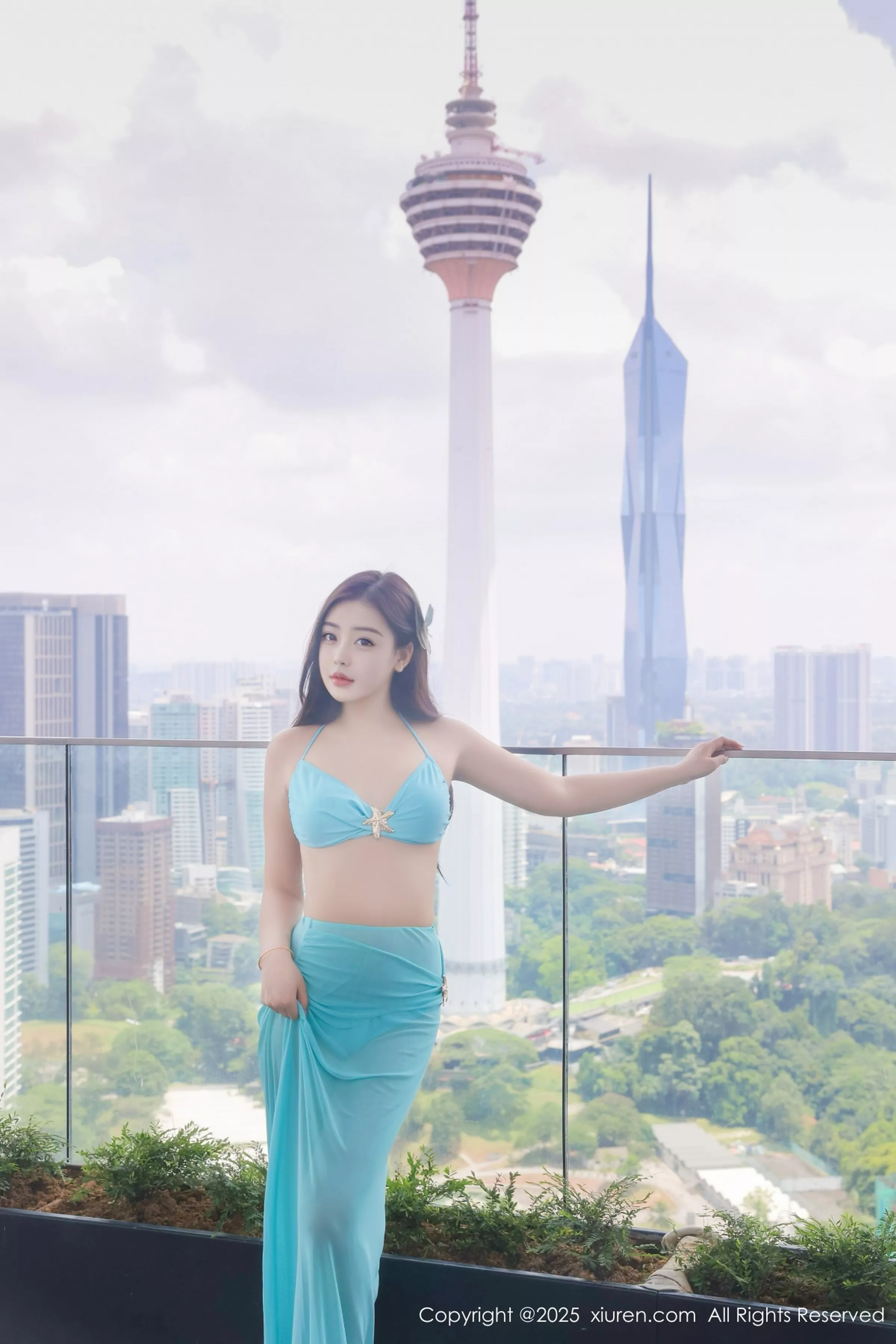 希雅  [XiuRen]高清写真图 2025.04.23 No.10187 希雅sia 蓝色泳衣第5张图片