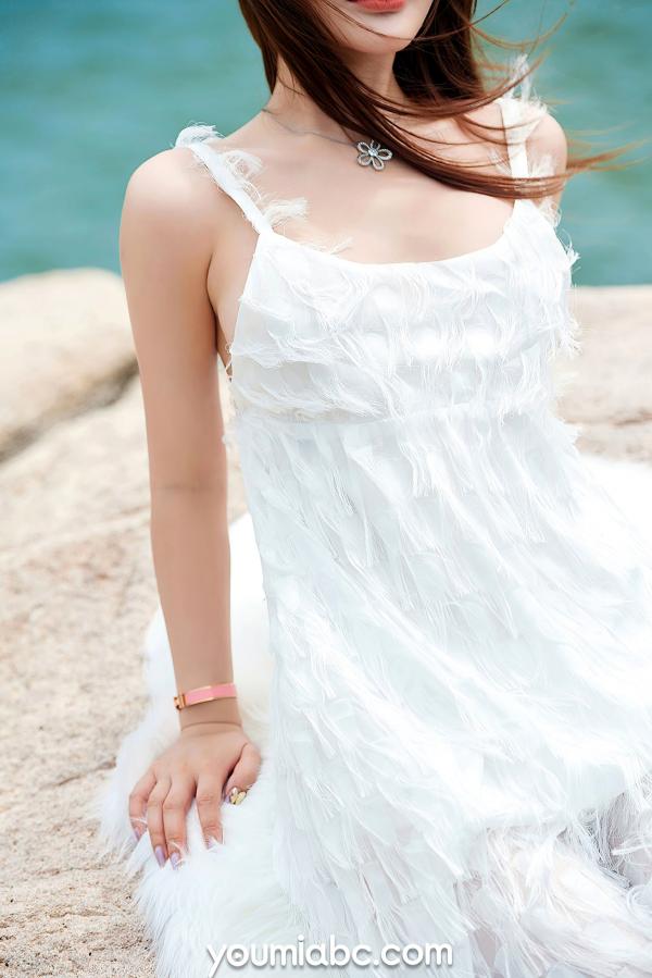 陈宇曦   YouMi尤蜜-陈宇曦《季夏流光》泳池比基尼与海滩清凉度假私房写真-无圣光大尺度第9张图片