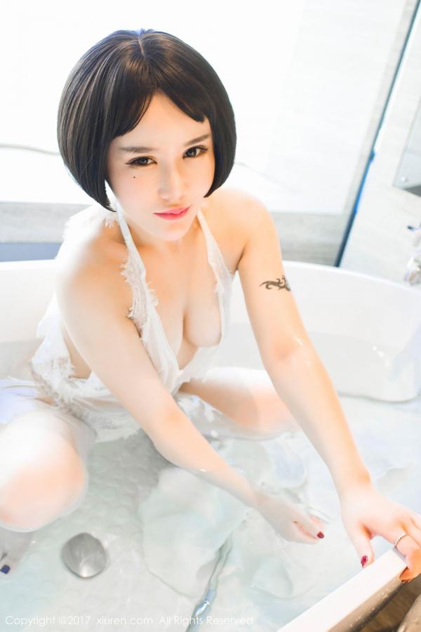 王乔恩Abby  浑圆粉嫩曲佑熙 白色蕾丝浴缸湿身第43张图片