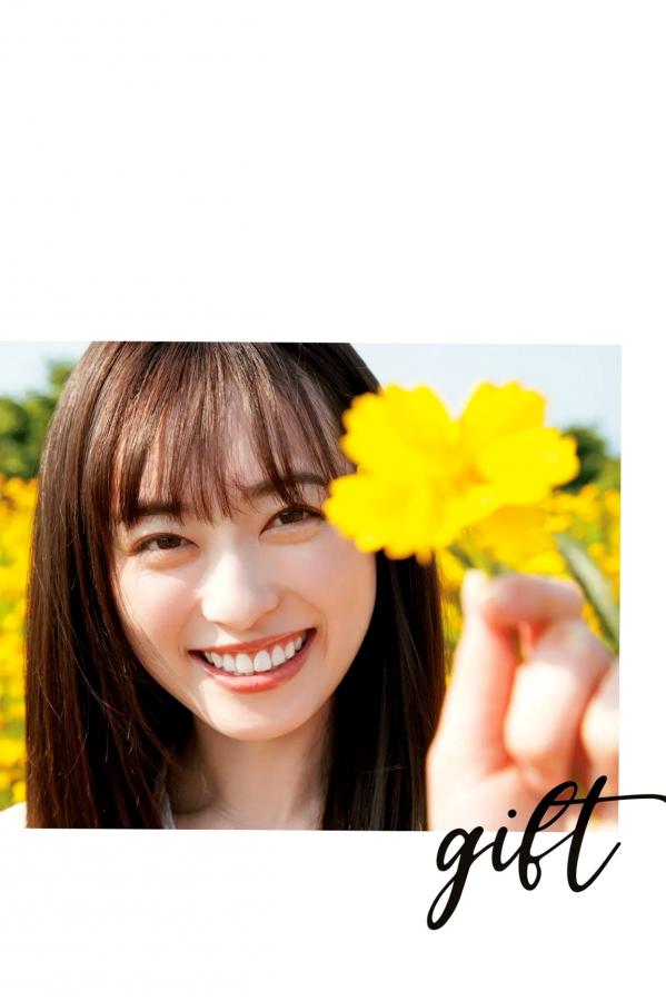 福原遥  福原遥《gift》写真：日系清新治愈系户外草地泳池美照第2张图片
