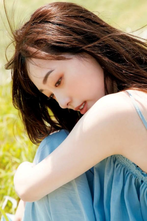 福原遥  福原遥《gift》写真：日系清新治愈系户外草地泳池美照第6张图片