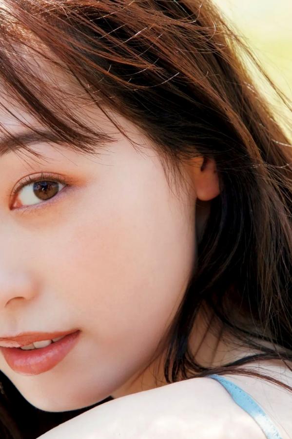 福原遥  福原遥《gift》写真：日系清新治愈系户外草地泳池美照第8张图片