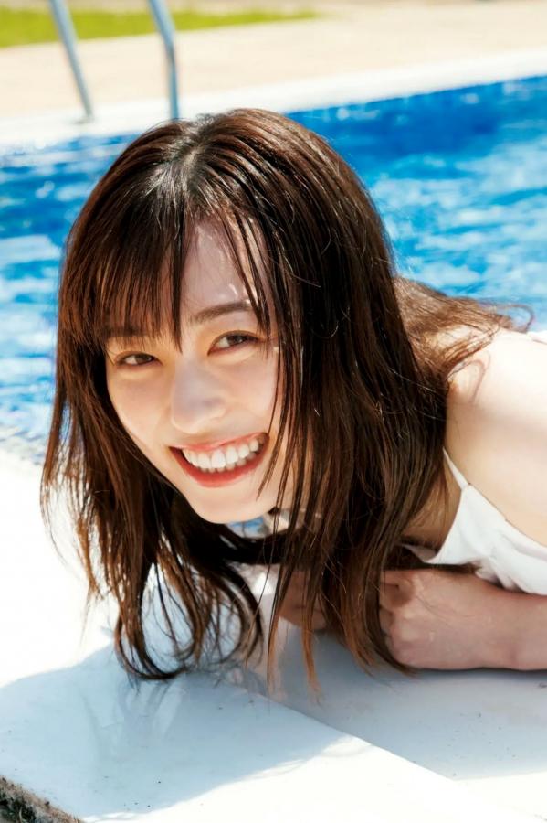 福原遥  福原遥《gift》写真：日系清新治愈系户外草地泳池美照第14张图片