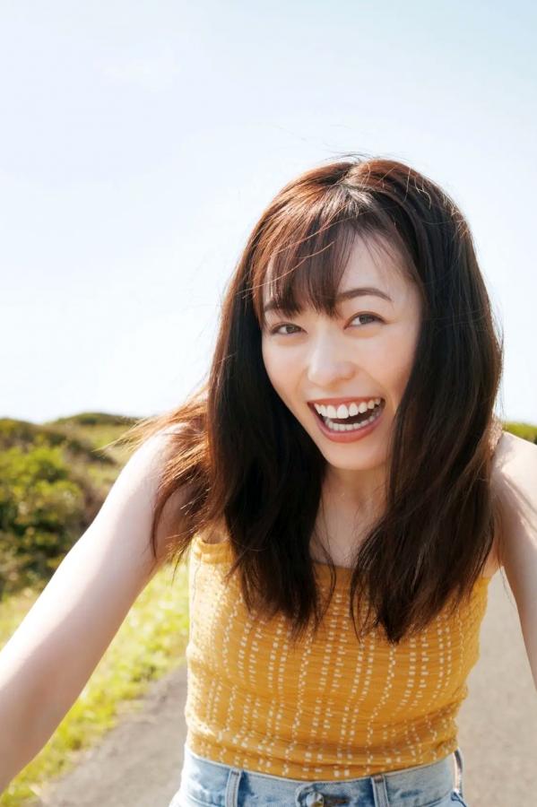 福原遥  福原遥《gift》写真：日系清新治愈系户外草地泳池美照第19张图片